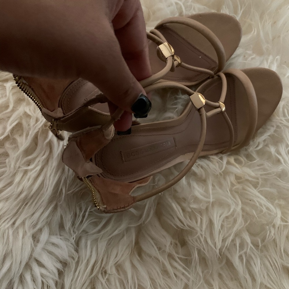 Bcbg tan heels - Picture 2 of 3